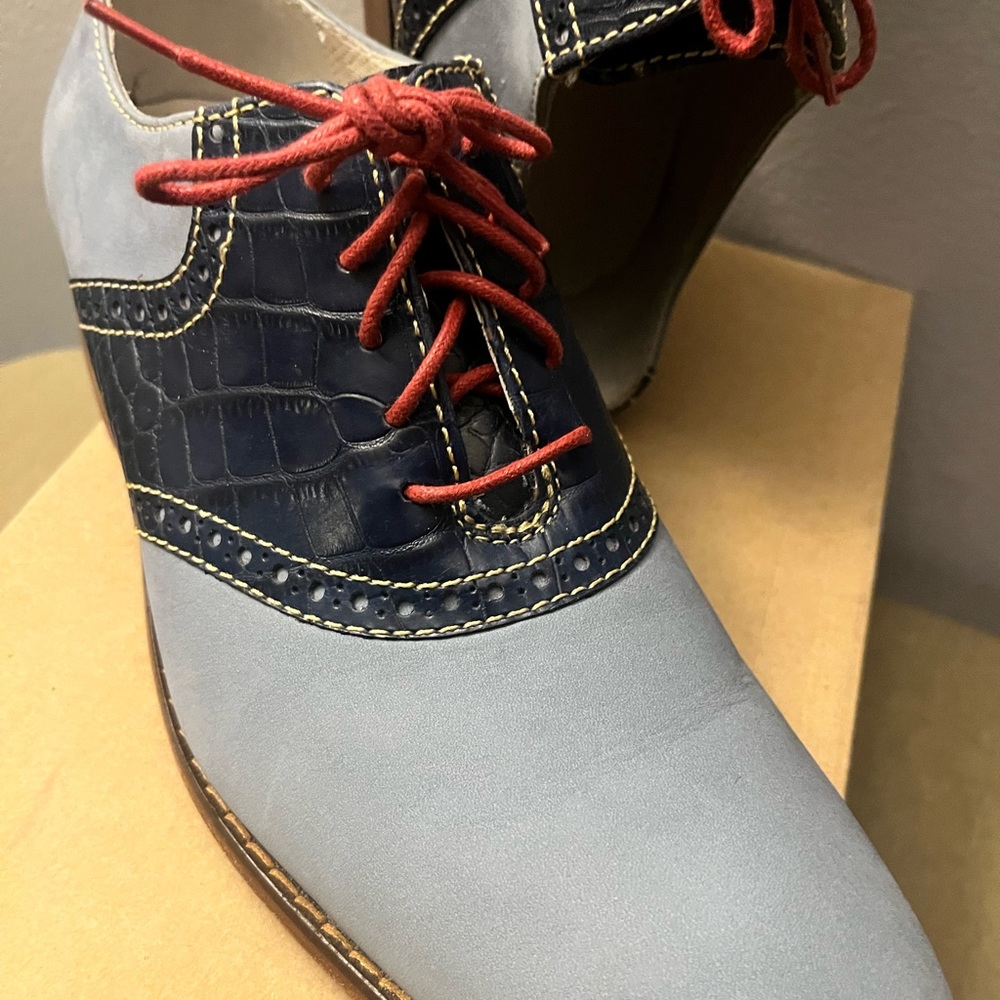 Cole Haan —- mens oxfords—- lightly worn